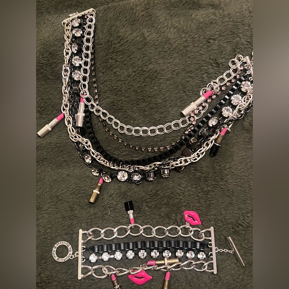 Harajuku Lovers Necklace bracelet earrings with Pink/Black lipstick set 💄